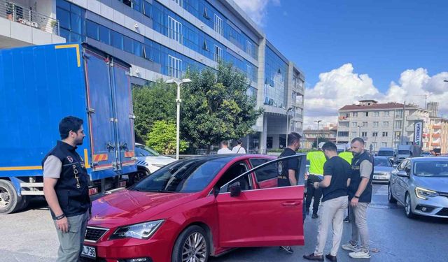 Yeni eğitim öğretim döneminde okul önlerinde polis denetimi yapıldı