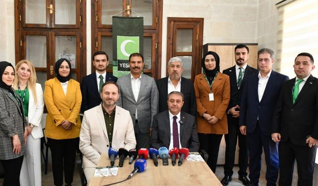 Yeşilay Genel Başkanı Doç. Dr. Mehmet Dinç, deprem bölgesinde ziyaretlerini sürdürüyor