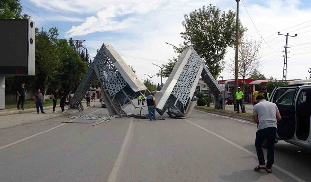 Yüzlerce aracın geçtiği yolda faciadan dönüldü