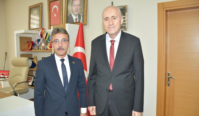 Başkan Şenol Dinç Yeni Tapu Müdürünü ziyaret etti