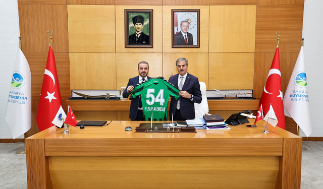 Yusuf Alemdar yeşil-siyahlı yönetimi ağırladı: “Sakaryaspor’da yükselişin anahtarı altyapıdır”