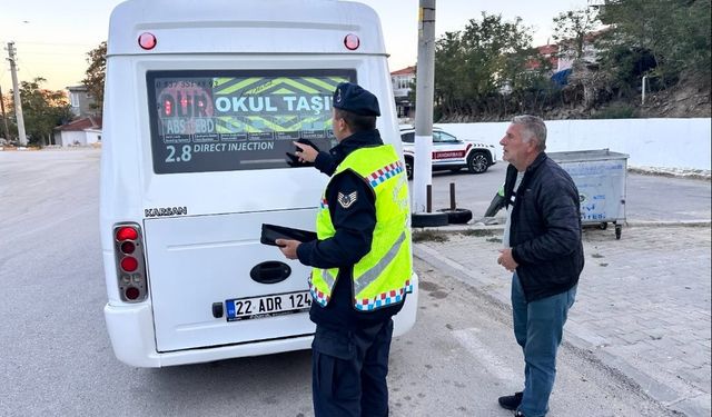 Edirne'de jandarma ekipleri okul servislerini denetledi