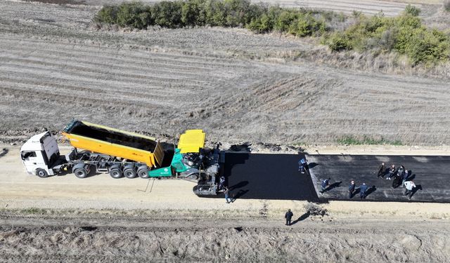 Edirne'de köy yolları otoyol kalitesinde sıcak asfaltla kaplanıyor