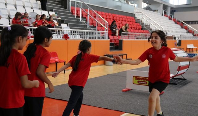 Edirne'de öğrenciler Dünya Kız Çocukları Günü'nü spor yaparak kutlandı