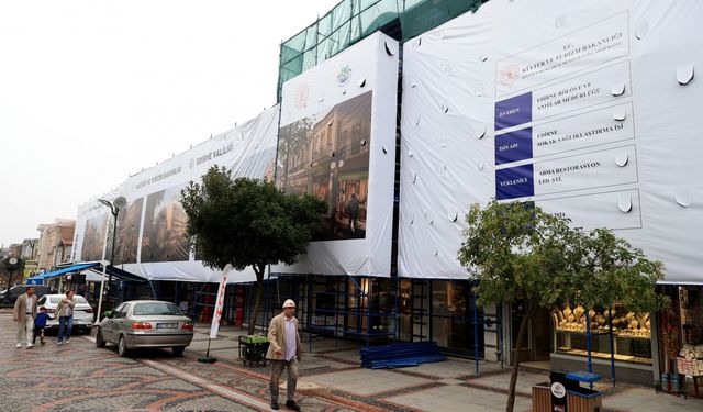 Edirne'nin merkezi Saraçlar Caddesi'ndeki "sokak sağlıklaştırma" çalışmaları sürüyor