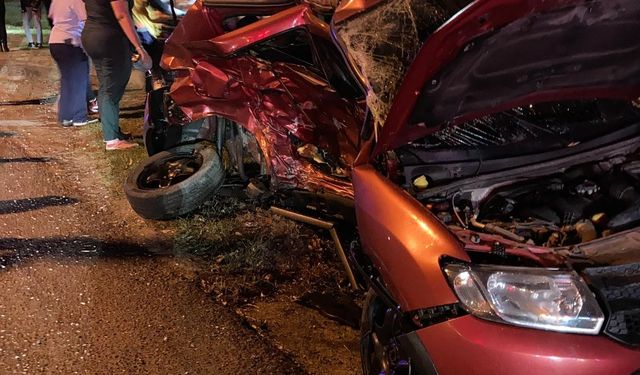 Tekirdağ'da iki otomobilin çarpıştığı kazada 3 kişi öldü, 1 bebek yaralandı