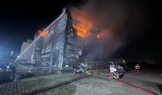 Tekirdağ'da kozmetik fabrikasında çıkan yangın kontrol altına alındı