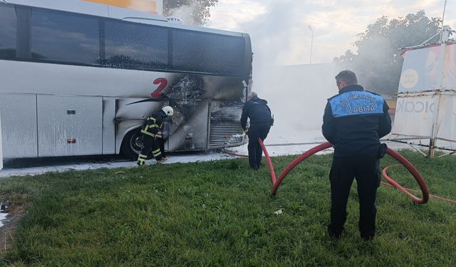 Tekirdağ'da yolcu otobüsünde çıkan yangın söndürüldü