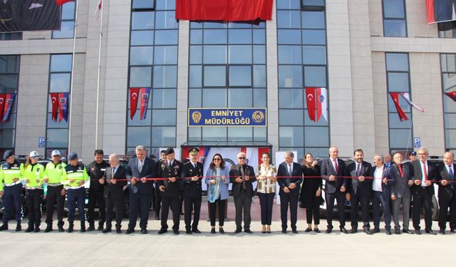 Yalova'da polis ve jandarmaya tahsis edilen 32 araç törenle verildi