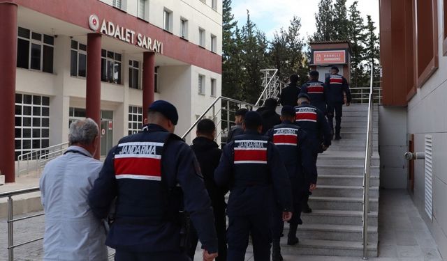 Yalova'da yediemin otoparkındaki araçları sattığı iddia edilen 4 kişi tutuklandı