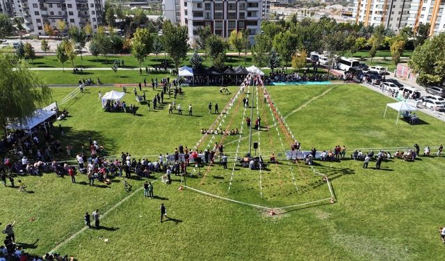 19. Uluslararası Turgut Özal Karakucak Güreşleri coşkulu bir törenle başladı