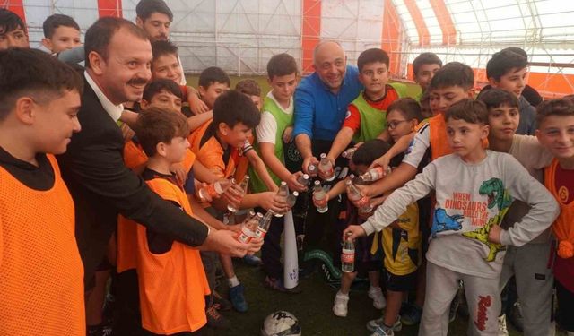 Afyonkarahisar’da gençler ‘Gazozuna Maç’ ile sporun tadını çıkardı