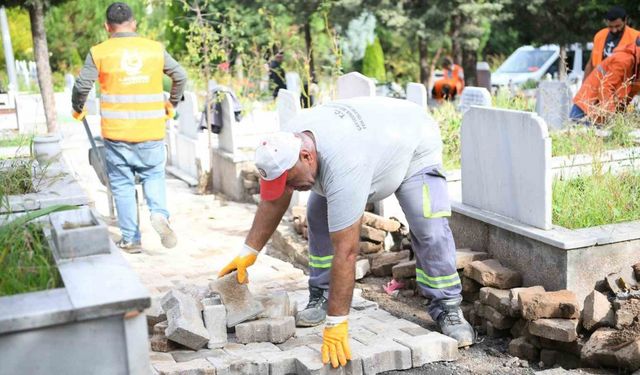 Akse Mezarlığı’nda bakım çalışması sürüyor