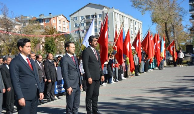 Aşkale’de Cumhuriyet Bayramı Çelenk sunma töreni