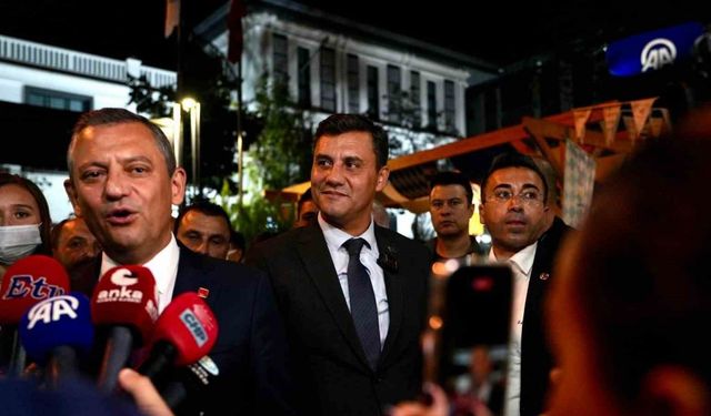 CHP Genel Başkanı Özel, Manisa’da tiyatro sezonunun açılışına katıldı