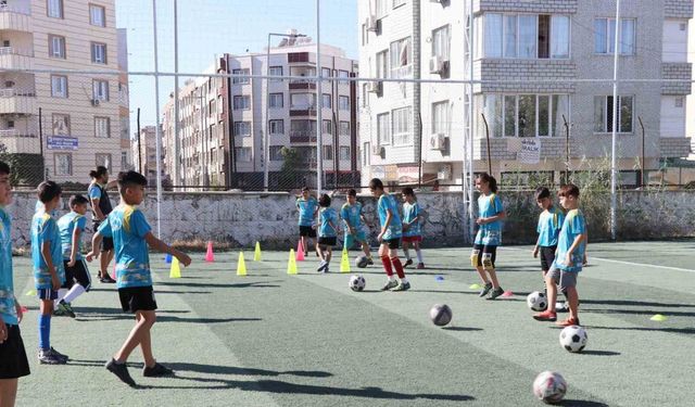 Çocuklar Haliliye Belediyesi ile futbola ilgi gösteriyor