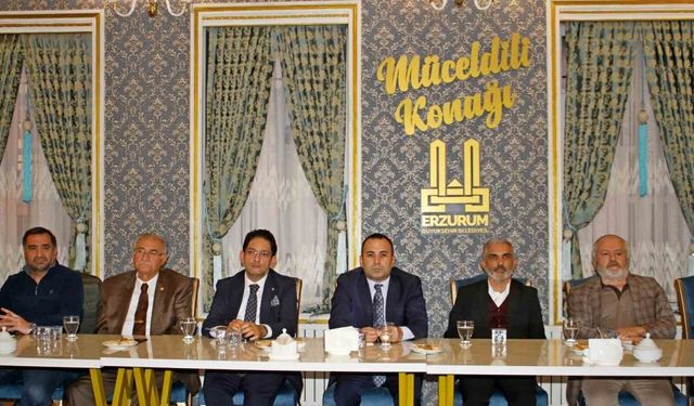 Çomaklı’nın ‘Erzurum ağzı, dadaşın sözü Türkçe’nin Özü’ isimli kitabı okurlarla buluştu