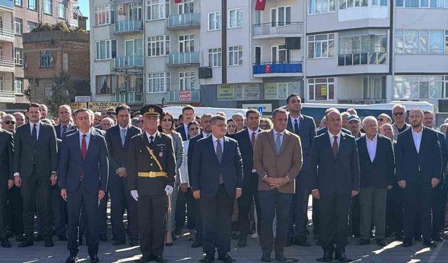 Cumhuriyet Bayramı çelenk sunma töreni