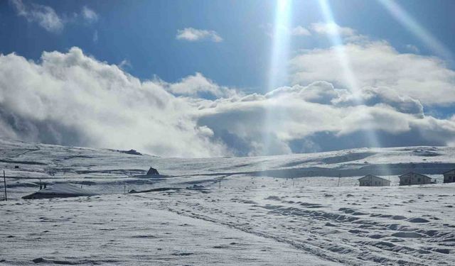 Drone ile havadan görüntülenen Dumlu köyü kar nedeniyle sessizliğe büründü