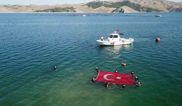 Elazığ’da itfaiye ve EKUT ekibine su altı arama kurtarma eğitimi verildi