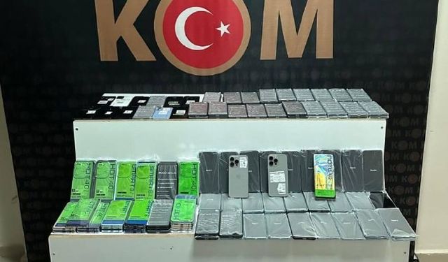 Erciş’te kaçak cep telefonu ele geçirildi