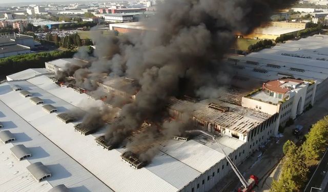 Fabrika yangını havadan görüntülendi: 2 fabrika çalışanı hastanelik oldu