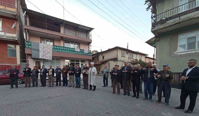 Gediz Altınkent köyünde sabah namazı buluşması ve yağmur duası programı