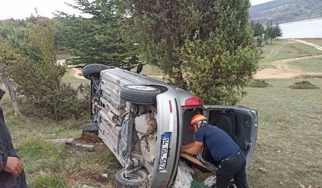 Gölköy’de kontrolden çıkan otomobil devrildi: 2 yaralı