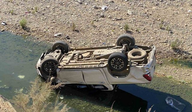 Hakkari’de kamyonet şarampole yuvarlandı: 1 yaralı