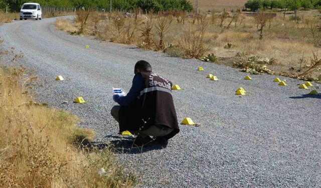 İki grubun mezarlıktaki silahlı çatışmasında kurşunlar havada uçuştu