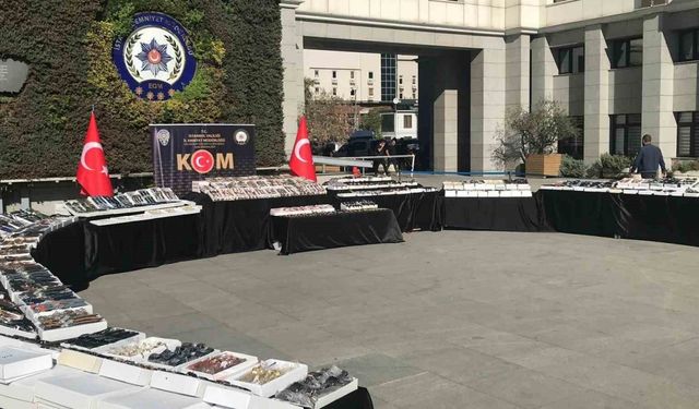 İstanbul’da 100 milyon lira değerinde 73 bin adet kaçak saat ele geçirildi