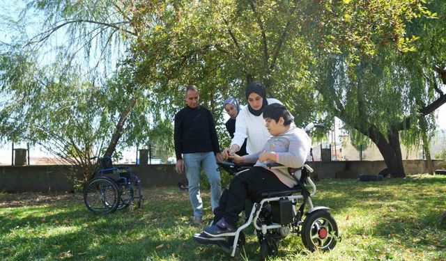 İyilik Ailesi’nden Muşlu Betül’e akülü sandalye desteği