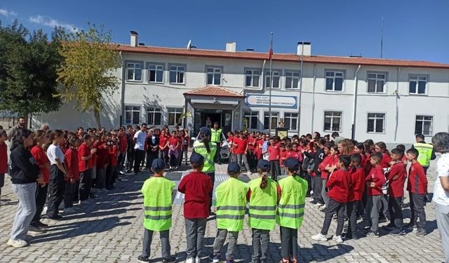 Jandarma’dan öğrencilere trafik güvenliği eğitimi