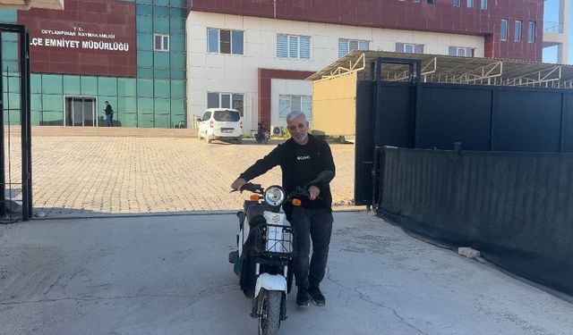 Kameralara aldırış etmeden iki elektrikli bisiklet çaldı