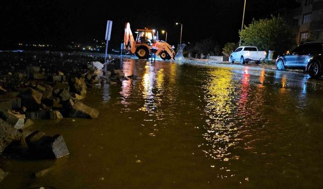 Kastamonu’da dev dalgalar sahili dövdü