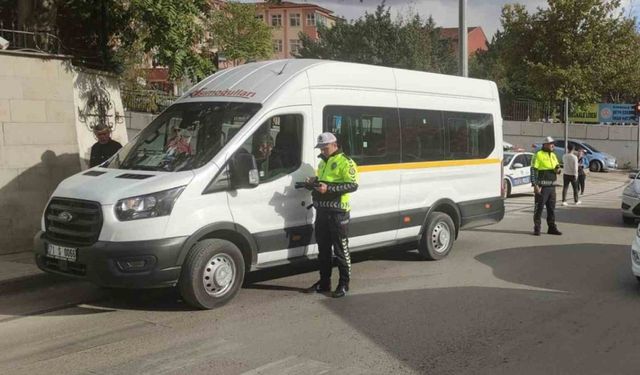 Kırıkkale’de polis ekipleri okul çevrelerinde denetimlerini sürdürüyor