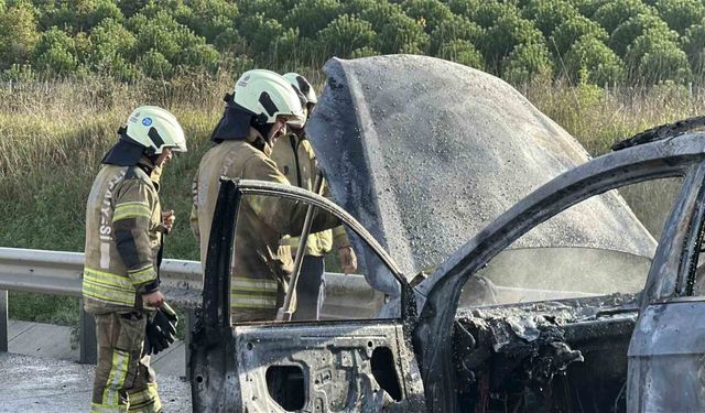 Kuzey Marmara Otoyolu’nda lüks araç alev alev yandı