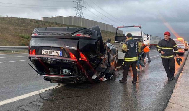 Kuzey Marmara Otoyolu’nda takla atan otomobil sürüklendi: 4 yaralı