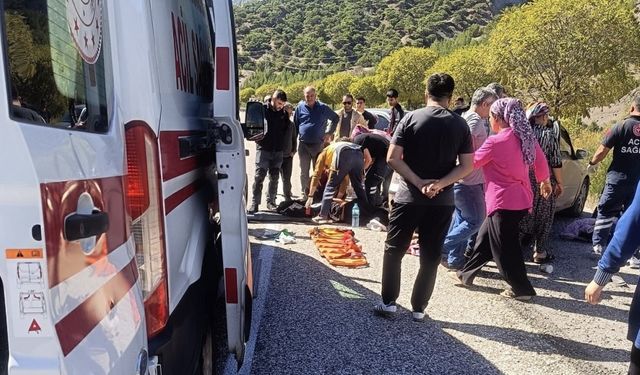 Malatya’da otomobil yön levhasına çarptı 4 yaralı