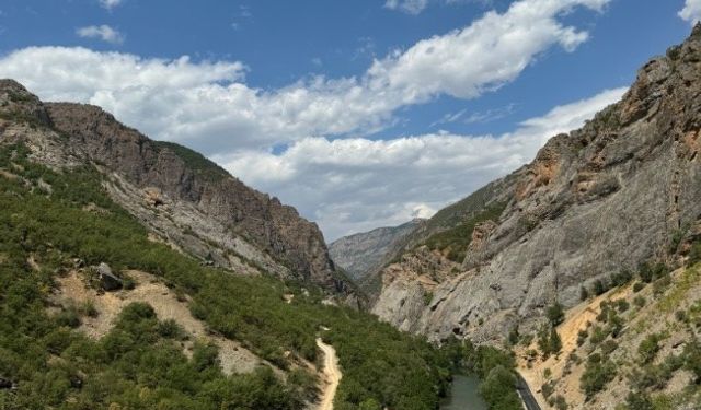 Munzur Nehri’ne akan kanalizasyona karşı imza kampanyası başlatıldı