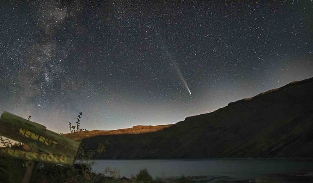 Nemrut Krater Gölü’nde Atlas kuyruklu yıldızı görüntülendi