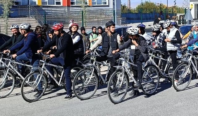 Öğrenciler madde bağımlılığına karşı pedal çevirdi