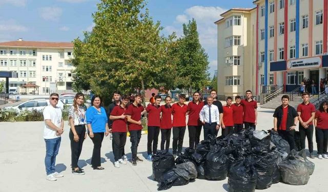 Öğrencilerden geri dönüşüme destek