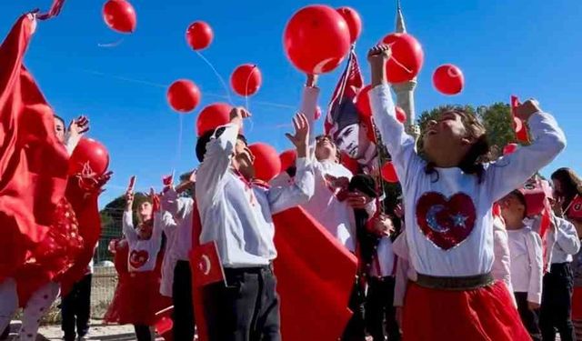 Patnos Sağrıca Köyü ilkokulu öğrencileri Cumhuriyetin 101. yılını coşkuyla kutladı