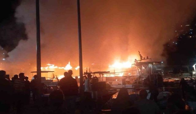 Restoran alev alev yandı, geriye iskeleti kaldı