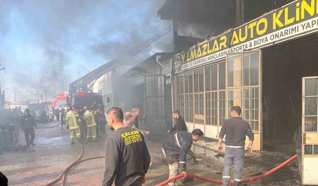 Sanayi sitesinde çıkan yangında 5 dükkan zarar gördü