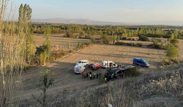 Şarampole devrilen yolcu otobüsünde 21 kişi yaralandı