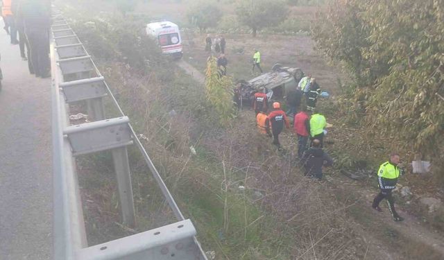 Şarampole uçan otomobildeki anne hayatını kaybetti, eşi ve bebeği yaralandı