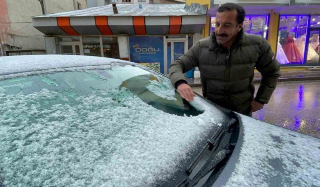 Sarıkamış’a mevsimin ilk karı yağdı