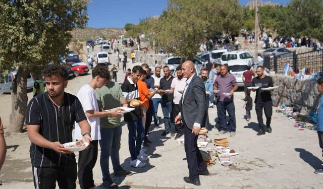 Şırnak’ta yaklaşık 10 bin kişi 300 yıllık gelenek için bir araya geldi